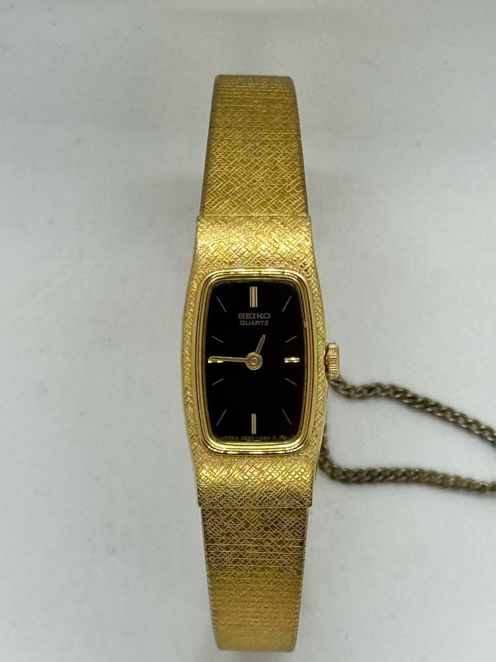 Vintage Seiko Women’s Quartz Gold Tone Watch 12mm Black Dial New Battery Runs